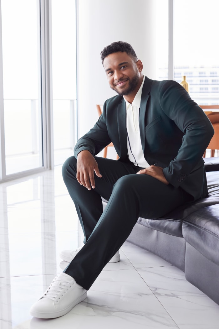 Tua Tagovailoa models a navy Perry Ellis suit.